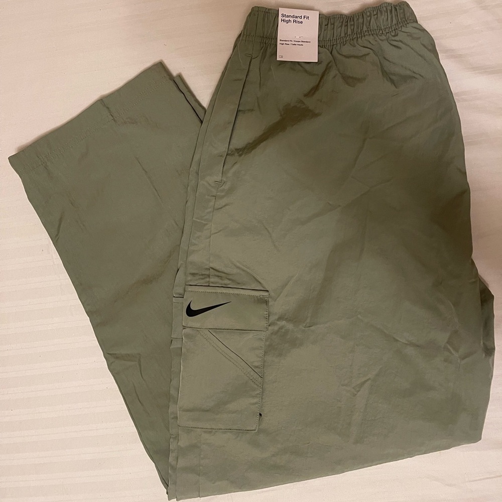 Standard fit high rise nike pants